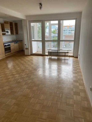 München Moosach
großes Apartment mit Balkon