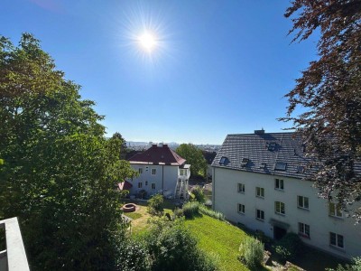 Helle 2-Zimmer-Wohnung mit traumhaftem Stadtblick in Bestlage am Froschberg