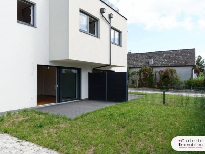 Erstbezug: Sehr schöne, helle und ruhige Doppelhaushälfte (links) mit 4 Zimmern, Eigengarten und Panoramablick-Dachterrasse!