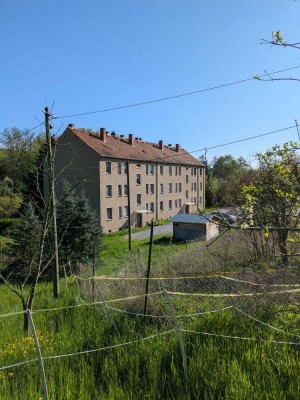 Teilvermietetes Mehrfamilienhaus mit 12 Einheiten und Entwicklungspotenzial in ruhiger Lage von C...