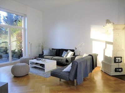 ***Stilvolles Schmuckstück für Altbauliebhaber mit EBK, Terrasse und Garten***