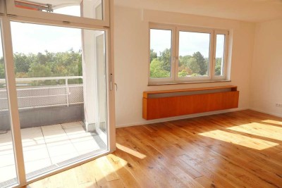 Exklusive 5-Zimmer-Whg mit Panoramablick, zwei Balkonen & Tiefgarage - Zweitbezug nach Kernsanierung