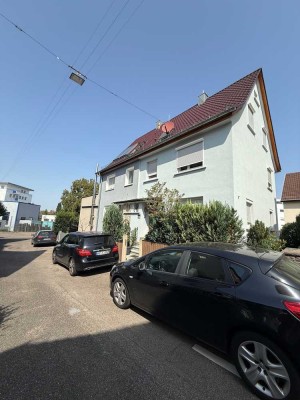 Renovierte Doppelhaushälfte in zentraler Lage