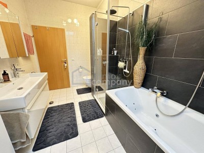 Wahres Juwel zu einem Hammer-Preis - absoluter Tiefstpreis! Nutzen Sie diese einmalige Chance! 4-Zimmer-Maisonette-Wohnung inkl. ZWEI Tiefgaragenplätze, großes, verschließbares Kellerabteil.