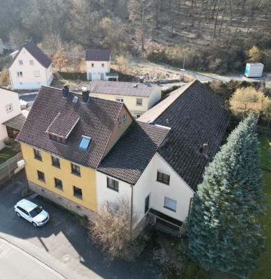 Gepflegtes 3 Familienhaus mit Bungalow und großer Lagerhalle!