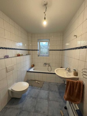 Exklusive 2-Raum-Souterrain-Wohnung mit geh. Innenausstattung mit Balkon und EBK