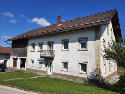Nur 5 Minuten von Passau - Klassischer Bauernhof/Reiterhof mit 17.000 m² Grund für € 465.000,--