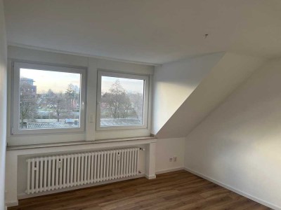 Helle 2-Zimmer-DG-Wohnung in Duisburg