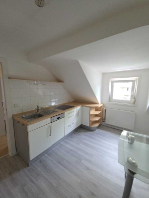 Helle 2-Zimmer Dachgeschosswohnung in Frankfurt-Riederwald