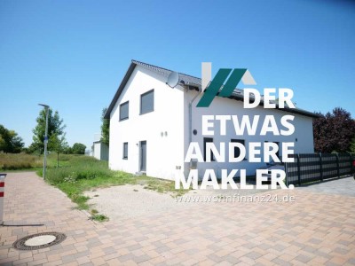 Neuwertiges Einfamilienhaus mit großer Einliegerwohnung in Feldrandlage!