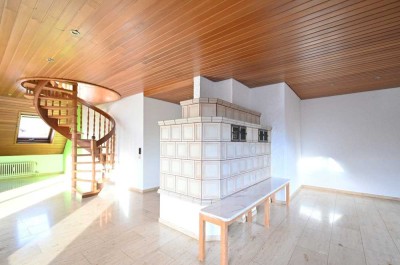 Stilvolle, bezugsfreie Maisonette-Eigentumswohnung mit zwei Balkonen, Gartenanteil und Garage