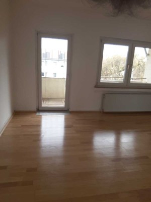 3-Raum-Wohnung mit Balkon in Köln Zollstock