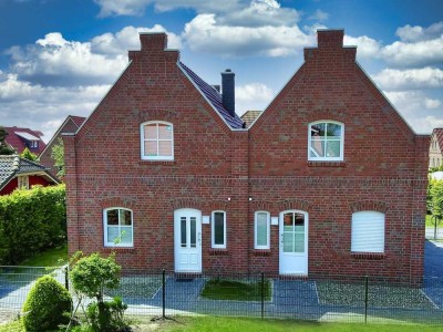 Leben, wo andere Urlaub machen – Neubau-Doppelhaus in ruhiger Lage in Uttum