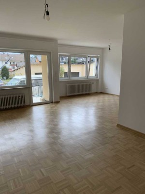Helle und geräumige Wohnung plus Einliegerzimmer und Garten