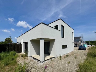 Erstbezug in Holle! Moderne Doppelhaushälfte für exklusives Wohnen