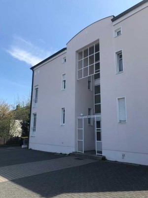 Schöne helle Wohnung mit zwei Zimmern und EBK in  Neuburg a.d. Donau