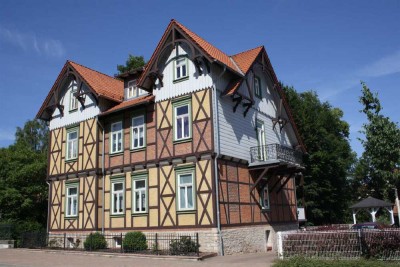 Charmante Altbauwohnung mit Balkon zum Hinterhof!