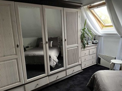 Gut aufgeteilte, gepflegte, helle, 3 Zimmerwohnung mit Küche, sofort bezugsfrei