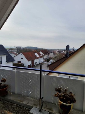 Gepflegte Dachgeschoßwohnung mit Loggia (hohe Dachschrägen)