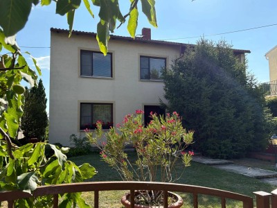 Großzügiges Mehrfamilienhaus mit 7 Zimmern und Garten