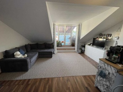 Tolle Dachgeschosswohnung, Südbalkon, 2 Zimmer, vermietet
