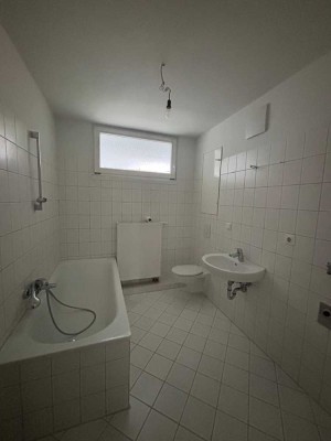 Große 2 ZKB Wohnung zu vermieten !
