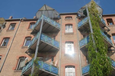 3-Zimmer-Altbau-Wohnung mit Küchenbalkon im 4.OG/ohne Aufzug - Nähe U-Bahn-Station Maximilianstraße