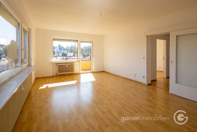 Sulzbach: sonnige Wohnung mit Panoramablick, Aufzug, Balkon, Stellplatz, ruhige Lage, S-Bahn-Nähe