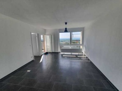 2 ZKB mit Sonnenbalkon und Fernblick, EBK und TG Stellplatz