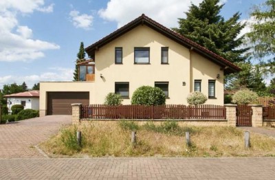 5-Raum- Einfamilienhaus mit Pool und großem Garten in Hoppegarten