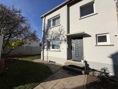 Charmante Doppelhaushälfte mit Garten und Ausbaupotenzial