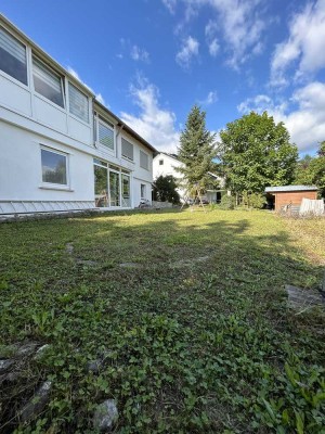 Traumhafte 3 Zimmer-UG Wohnung mit großem Garten und Wintergarten in ruhiger Lage