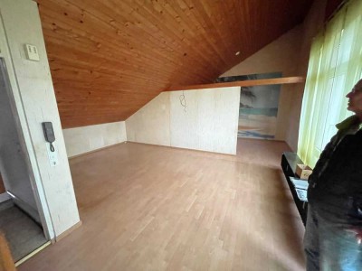 Kapitalanlage mit hoher Rendite - 2,5-Zimmer DG ETW 11/3