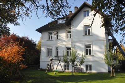 Starnberg - Hochparterre Altbauwohnung mit 3 Balkonen in ruhiger Lage