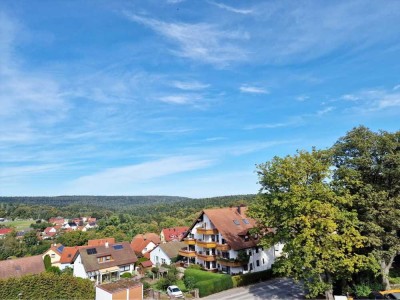 Moderne, frisch renovierte 2-Zimmer-Wohnung mit Balkon & EBK in Schömberg