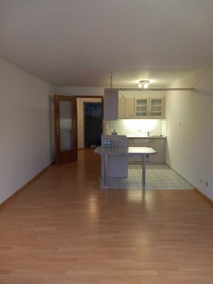 1 Zimmer EG Wohnung mit Terrasse, Einbauküche, Keller