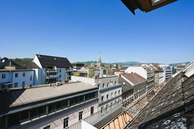 Über den Dächern von Linz – Geräumige 3-Zimmer-Dachgeschosswohnung mit Charme, Ausblick &amp; viel Licht