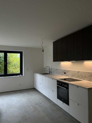 Moderne, kernsanierte Einliegerwohnung in ruhiger Hanglage - Porsche Nähe