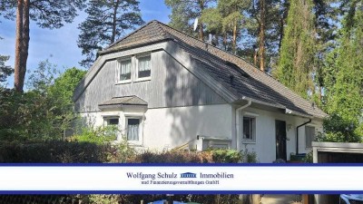 Charmantes Einfamilienhaus mit 
Einliegerwohnung und großem Grundstück
