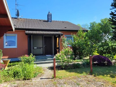MANNELLA *Am grünen Rand von Siegburg* Bungalow mit Wintergarten, Keller & Garage in Wolsdorf