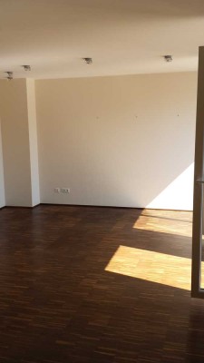 Geschmackvolle, gepflegte 3,5-Zimmer-Maisonette-Wohnung mit geh. Innenausstattung mit EBK