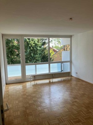 Ohne Käuferprovision: Ruhige 2-Zimmer-Wohnung mit großer Loggia in Unterhaching