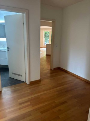 Modernisierte 2,5-Zimmer-Erdgeschosswohnung mit herrlichem Garten