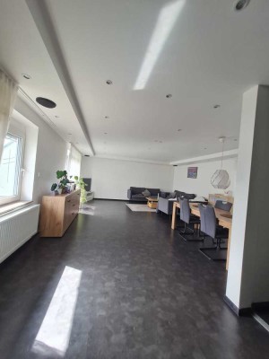Geräumige 4-Zimmer Wohnung in Rennerod Mit Großem Garten Eigener Garage und Terasse