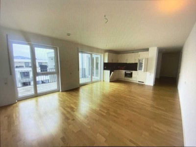 Modernisierte 2-Raum-Wohnung mit Balkon/EBK/Tiefgarage im Herzen Feuerbachs