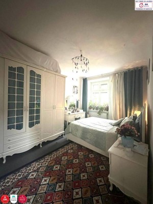 Drei Zimmer Wohnung-Hell-Klar-Altbau