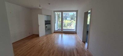 Ruhige 2 Zimmer Wohnung mit Balkon in Bestlage im Westend