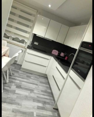 3 Zimmer- Wohnung komplett saniert