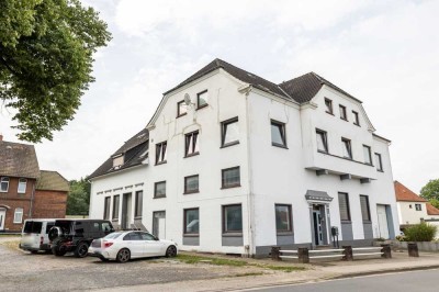 *** WOHNUNG IM OG UND RIESEN HALLENBEREICH IM EG ***