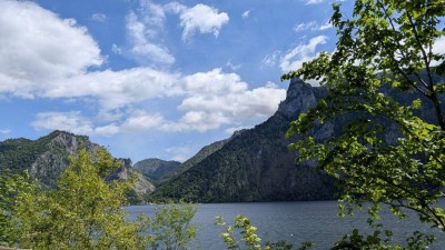 Charmantes Einfamilienhaus als Haupt- oder Zweitwohnsitz: ca. 600m Luftlinie vom Traunsee!